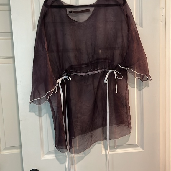 Beautiful Cynthia Ashby layering top - Picture 3 of 6